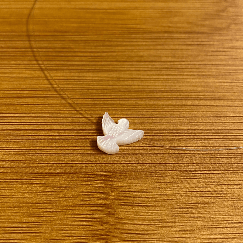 Colar Espírito Santo de Madrepérola no fio de nylon - Figma Store